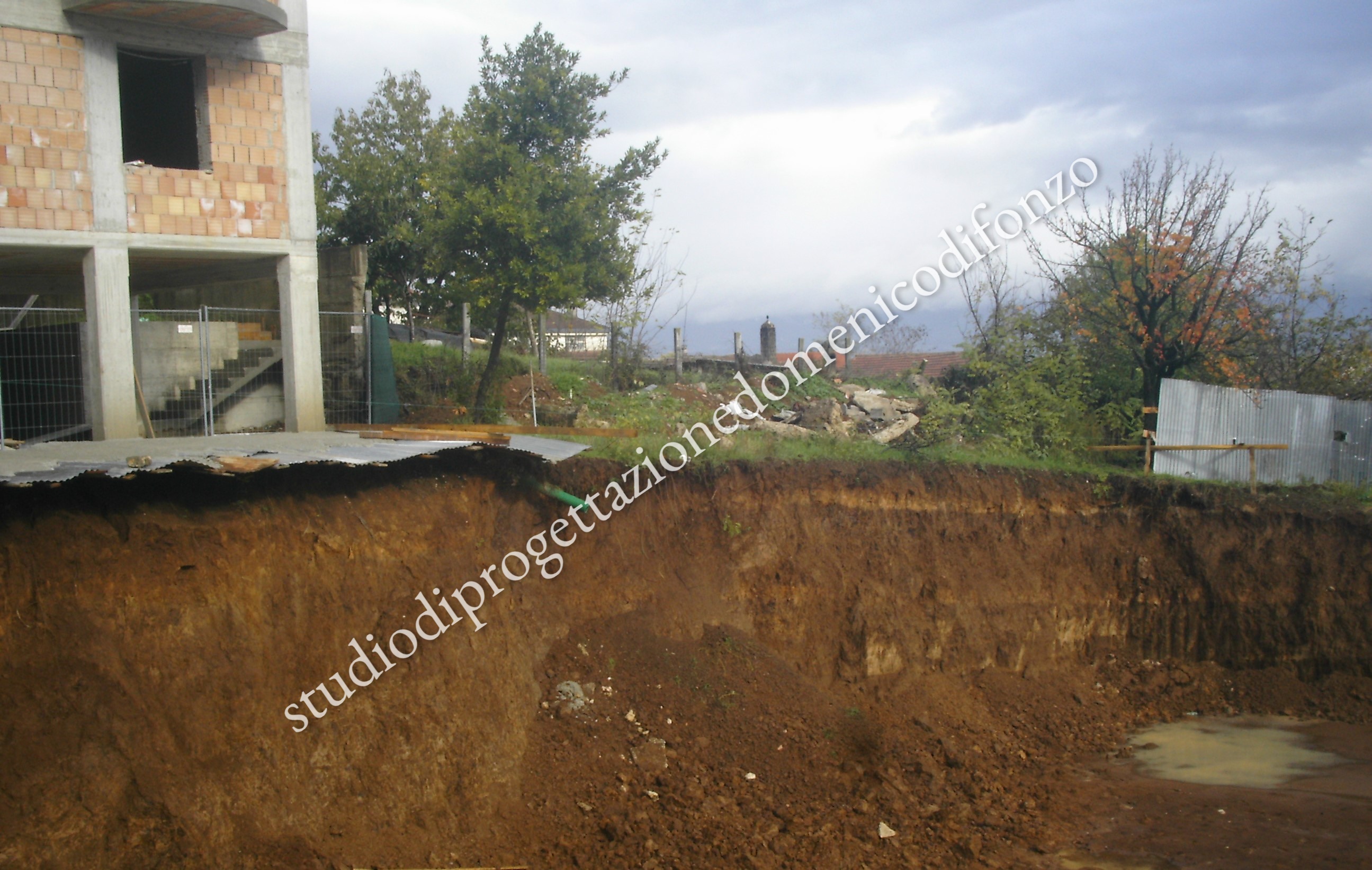 Paratia di contenimento in fase di cantiere